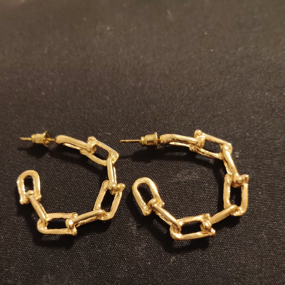 Gold Tone Chain Link Hoop Earrings